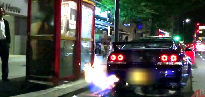 FLAMING-Nissan-Skyline-GTR-in-central-London